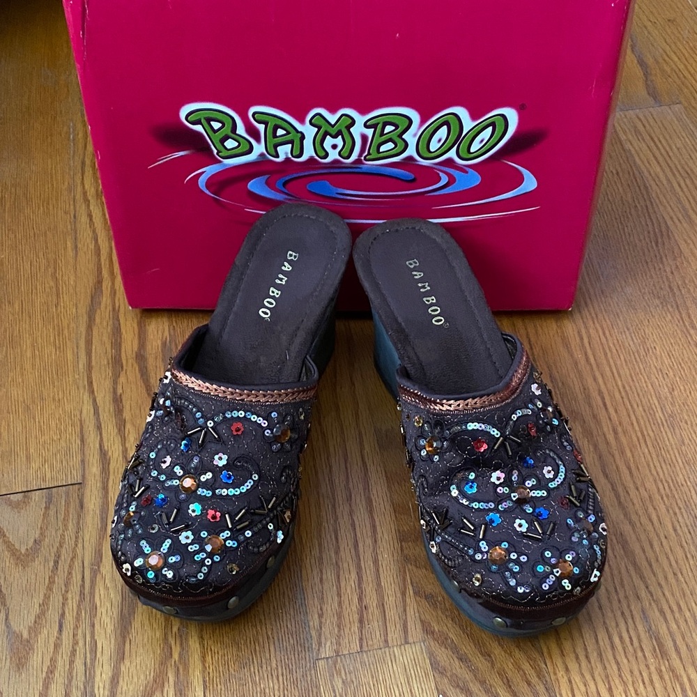 BAMBOO Women's Sparkling Black Sequin Clogs